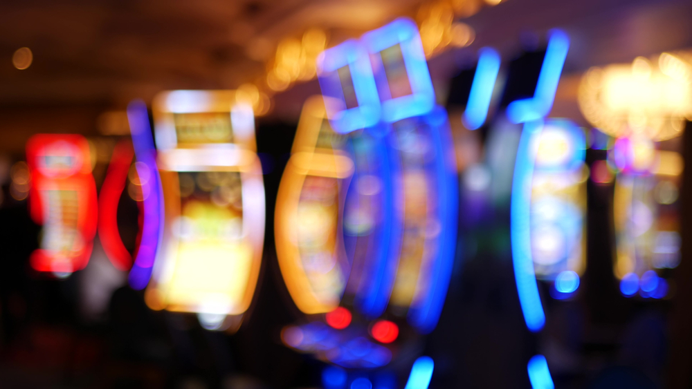 Online Casinos ohne 5 Sekunden Regel 1 Defocused,Slot,Machines,Glow,In,Casino,On,Fabulous,Las,Vegas