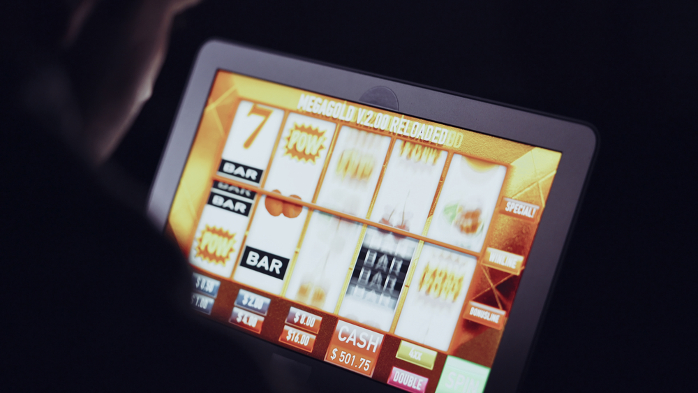 Online Casinos ohne 5 Sekunden Regel 12 Gambling,Addicted,Man,In,Front,Of,Online,Casino,Slot,Machine